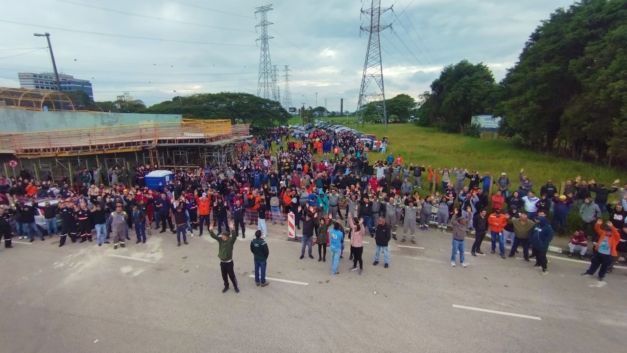 TRABALHADORES MANTÊM ESTADO DE GREVE NA REVAP