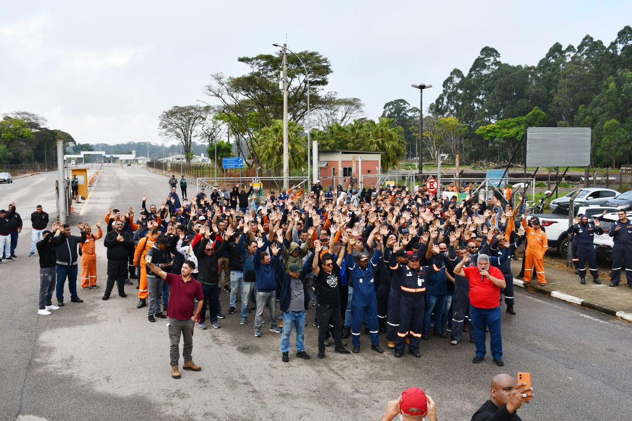 Trabalhadores da C3 aprovam estado de greve por plano de saúde digno