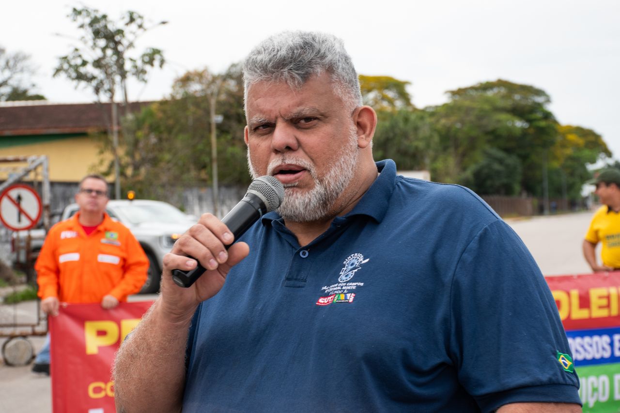 Sintricom e Sindipetro SJC realizam ato em defesa da democracia e dos direitos dos trabalhadores