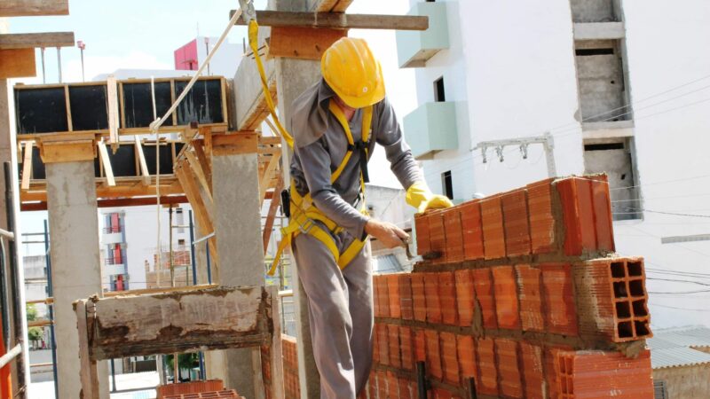 Custo da construção civil no Brasil sobe 11,2% em 12 meses