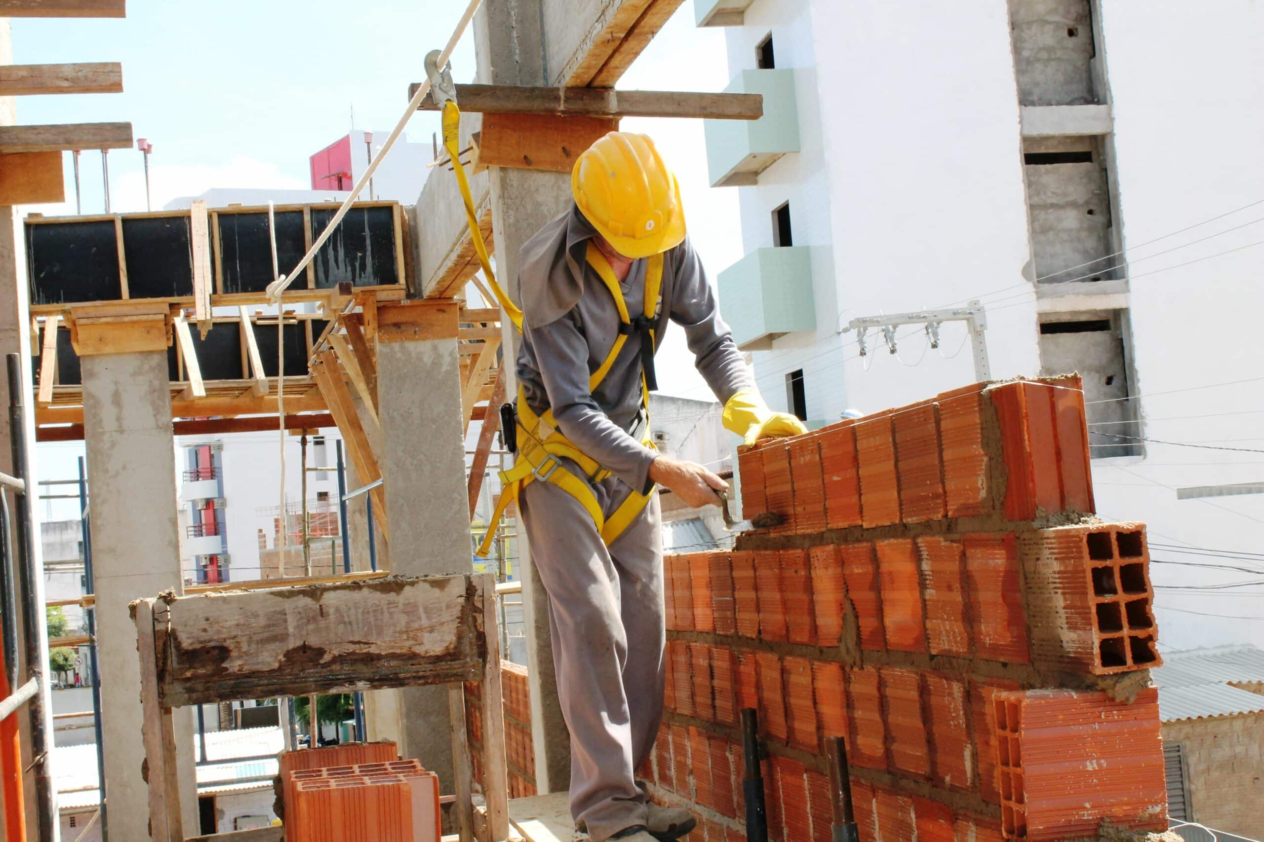 Custo da construção civil no Brasil sobe 11,2% em 12 meses