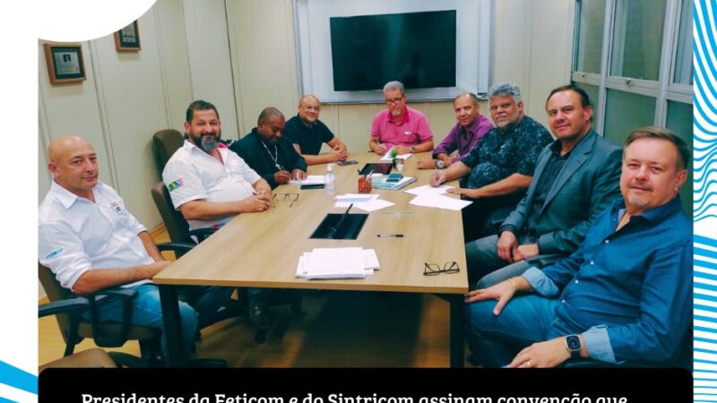 Presidente do Sintricom assina acordo que garante 4,5% dereajuste salarial aos trabalhadores de instalação elétrica